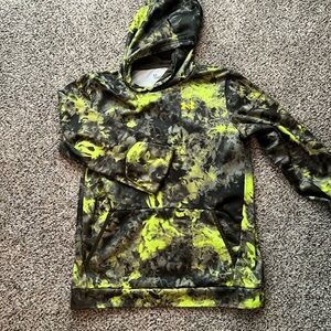 Under Armour Youth Sweatshirt Size XL, Loose fit